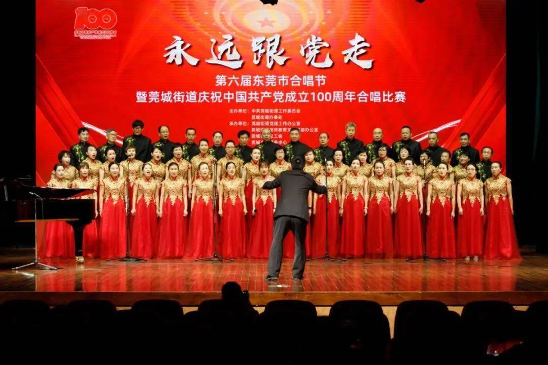三亚市天涯区：“候鸟”人才文艺汇演进乡村