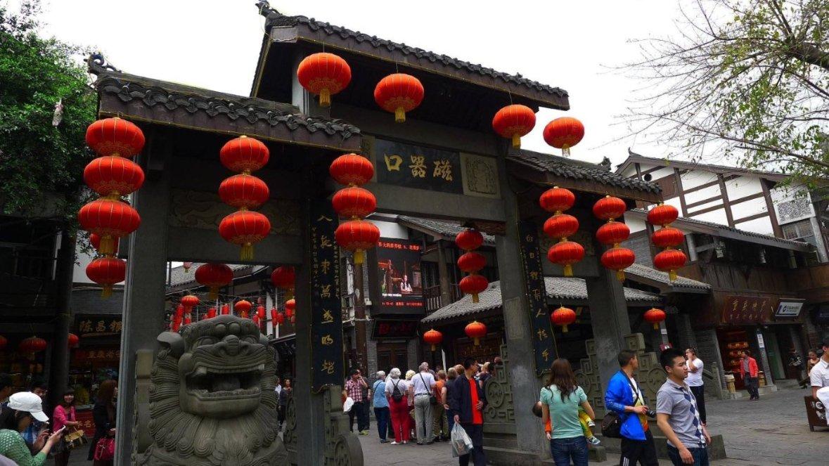 百亿富豪:负债15亿妻子跑路,为还债摆地摊,59岁累亡街头
